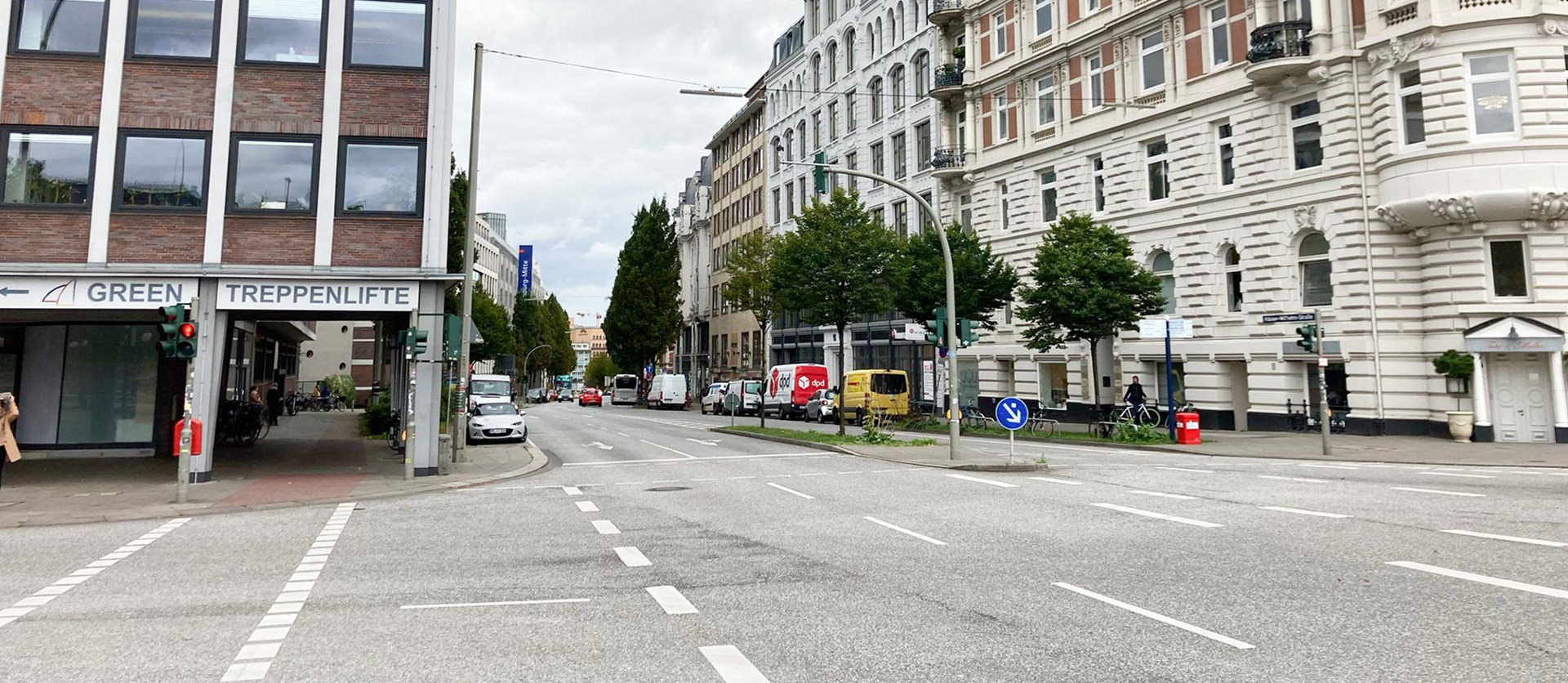 Kaiser-Wilhelm-Straße auf Höhe des Johannes-Brahms-Platzes mit Blickrichtung Süden.