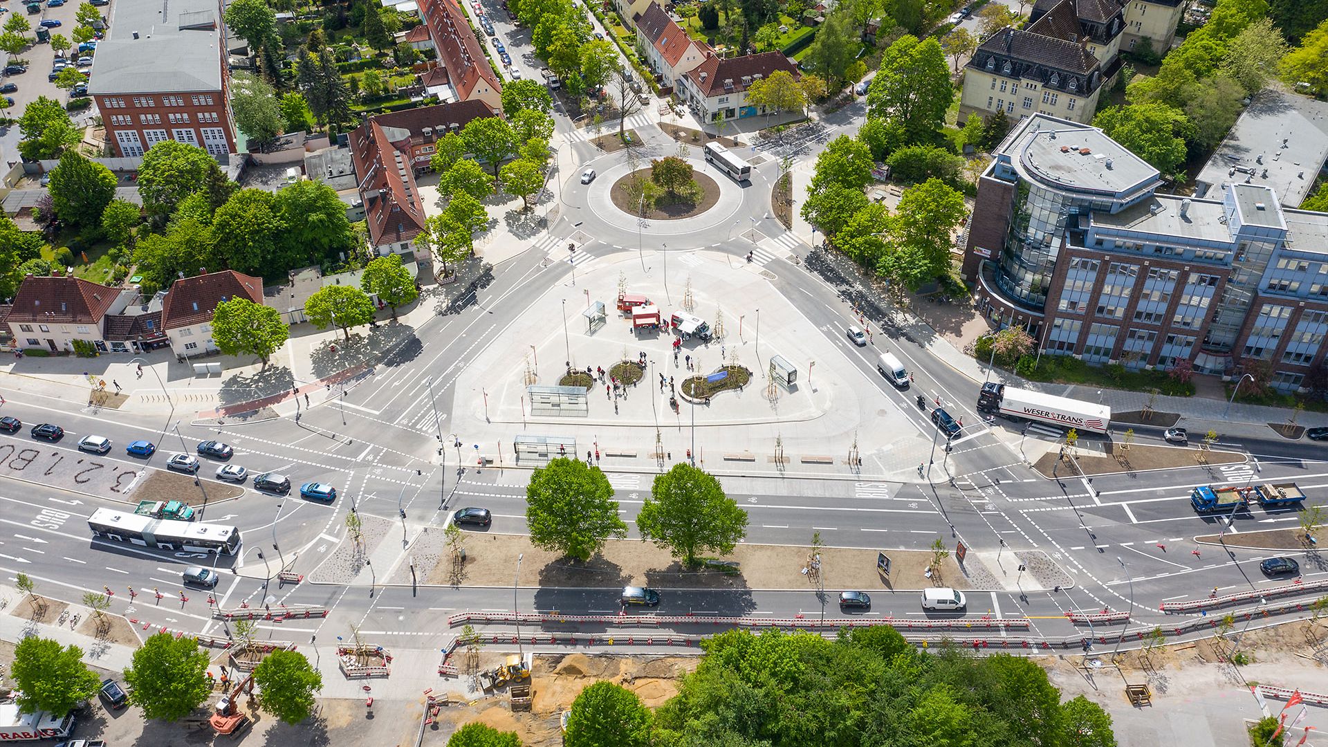 Der neu gestaltete Ebertplatz verfügt jetzt unter anderem über zusätzliche Busspuren, Radfahrstreifen und einen Kreisel